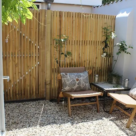 Bommels Bed 아파트